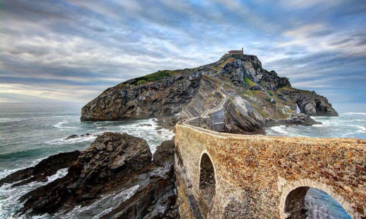 Moderno Duplex Para 3 En Centro De Bermeo Con Wifi Eksteriør billede